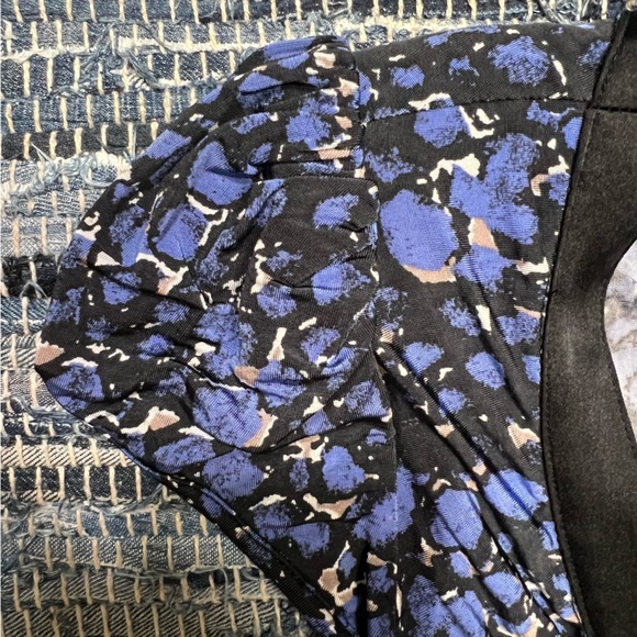 BEBE cinch bodycon cap sleeve mini dress with front zipper detail - Picture 2 of 6